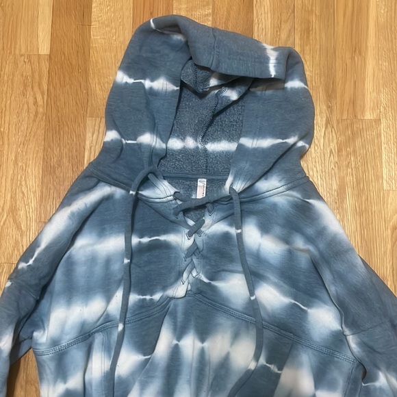 Blue tie dye hoodie - Picture 3 of 3